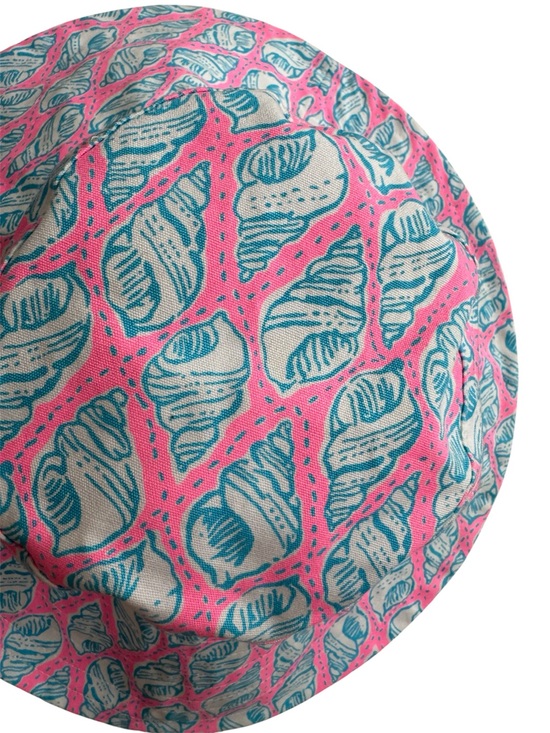 NWOT Lilly Pulitzer reversible canvas sun hat in a shell print.